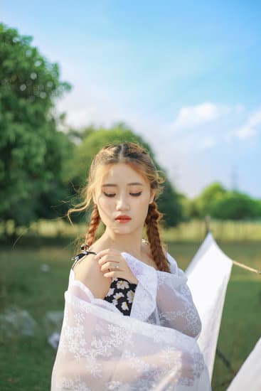 Woman Wearing Floral Dress - Photos by Canva