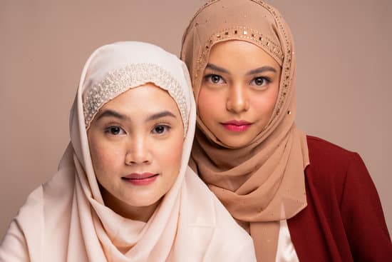 Women Wearing Hijab - Photos by Canva