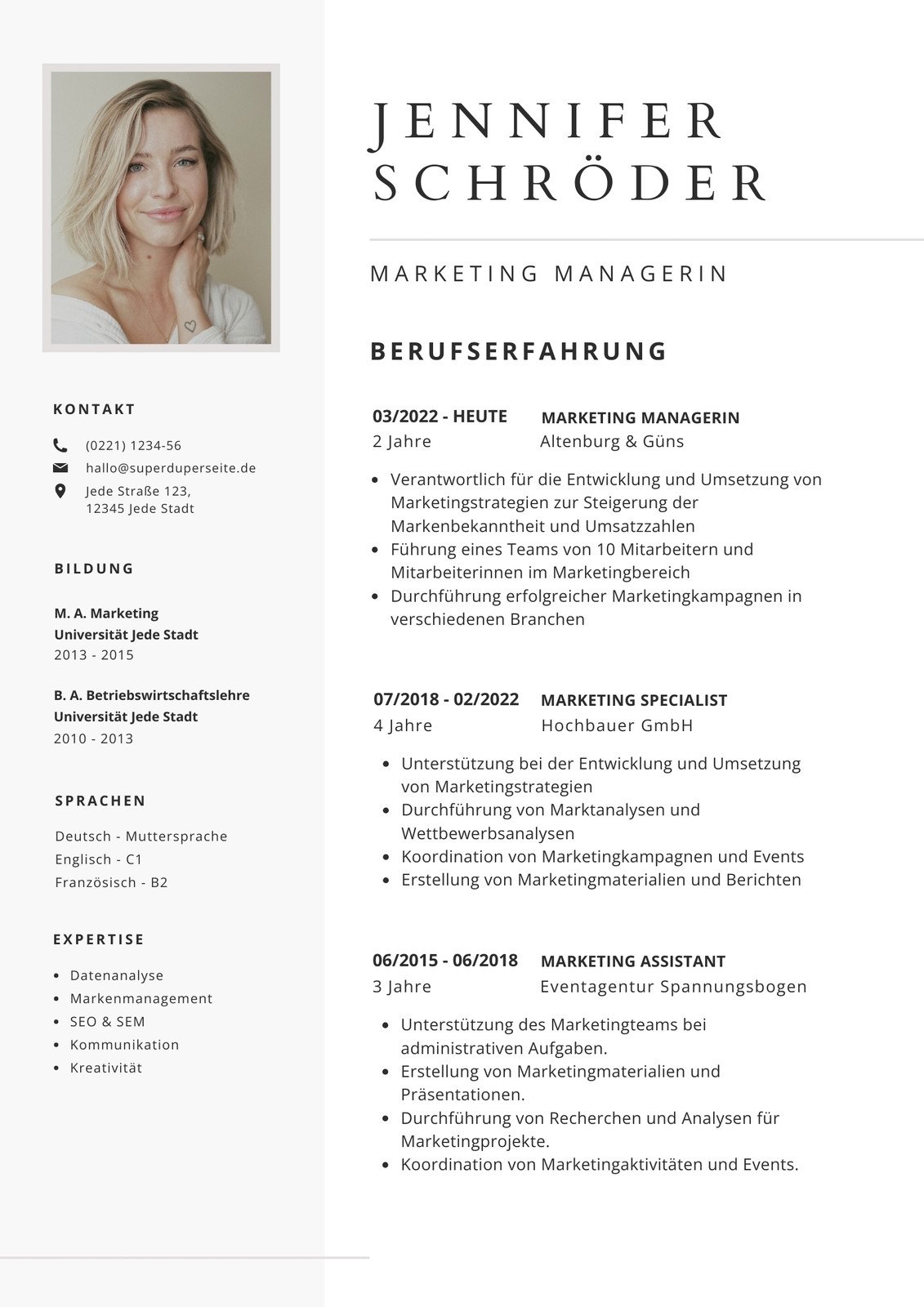 Weiß Grau Schlicht Minimalistisch Elegant Bewerbung Marketing Manager Lebenslauf