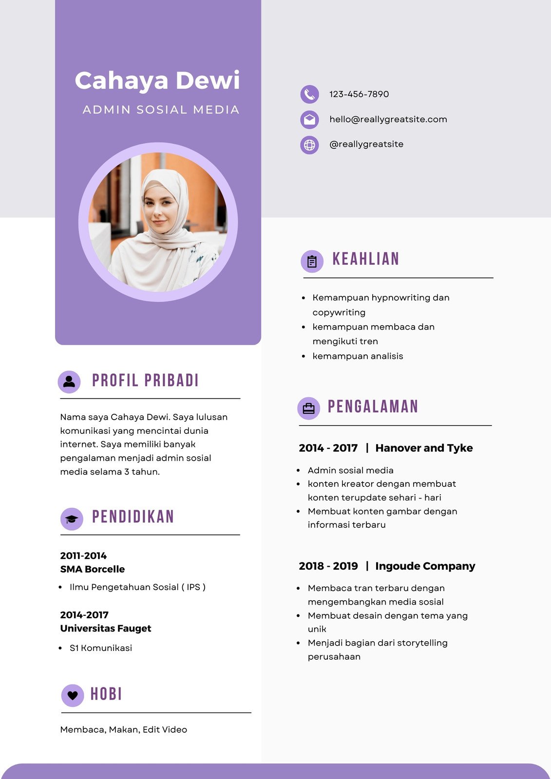 Contoh CV Kreatif (Source: Canva)