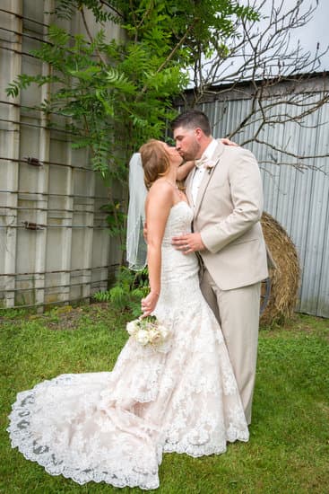 Rustic Country Wedding Bride And Groom Photos By Canva