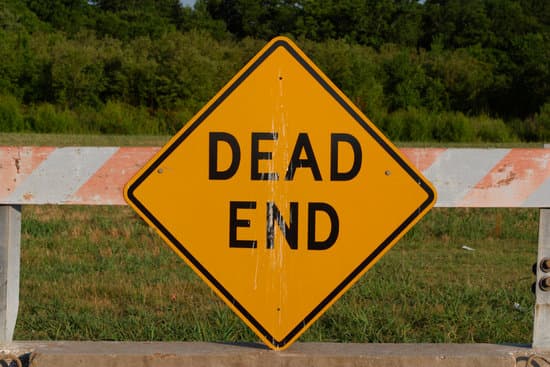 Dead end traffic sign - Photos by Canva