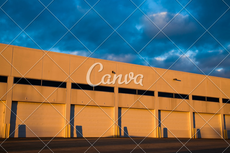 Loading docks Photos by Canva