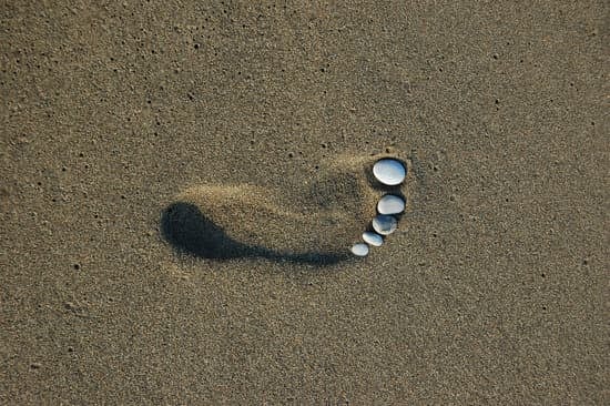 footprint with pebbles - Photos by Canva