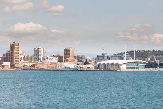 Cruise terminal Cagliari - Photos by Canva