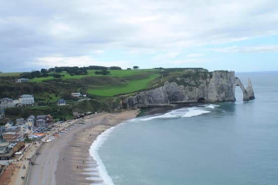 Plage Et Falaises Détretat France Photos By Canva