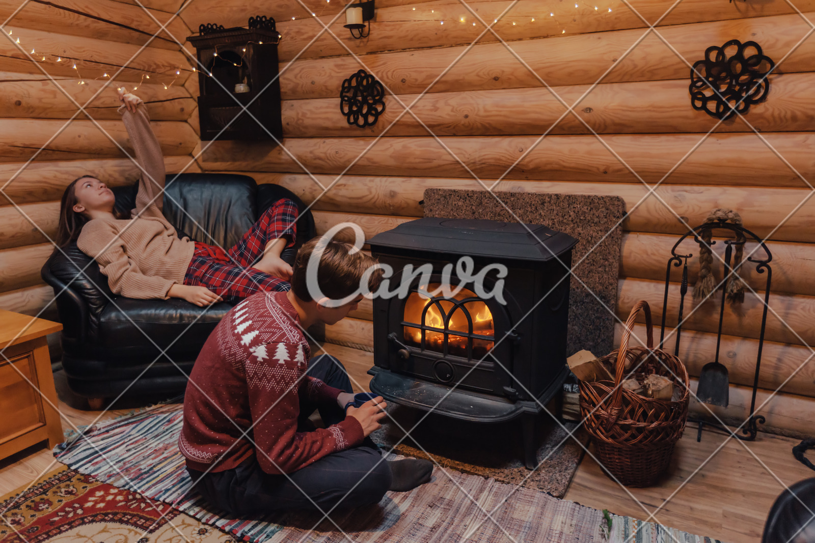 Friends Relaxing By The Fireplace In Log Cabin Photos By Canva