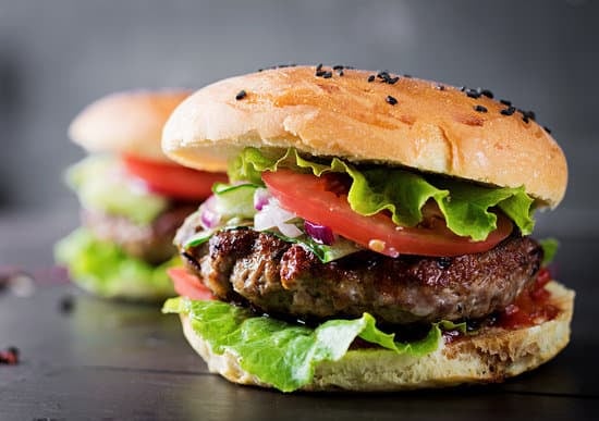 Hamburger Burger with Beef - Photos by Canva