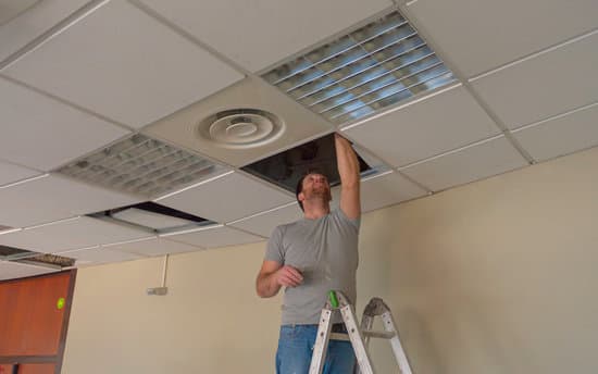 Worker Fixes The Drywall Photos By Canva