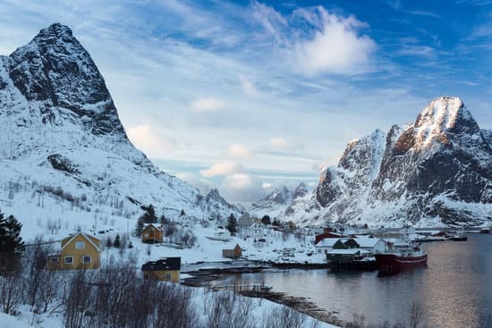 Cabin In The Mountains In Winter Photos By Canva