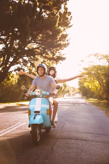 Couple road tripping on their scooter feeling free - Photos by Canva